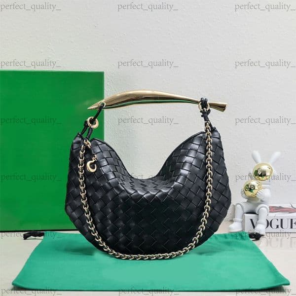 99A Designed by top designers: 100% genuine leather and pure steel hardware create practical and fashionable bags, including casual bags, handbags, and shoulder bags.