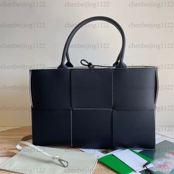 99A top luxury designer handbags, selected from top-quality genuine leather, high-end pure steel hardware decorated crossbody bags, single-shoulder bags and handbags