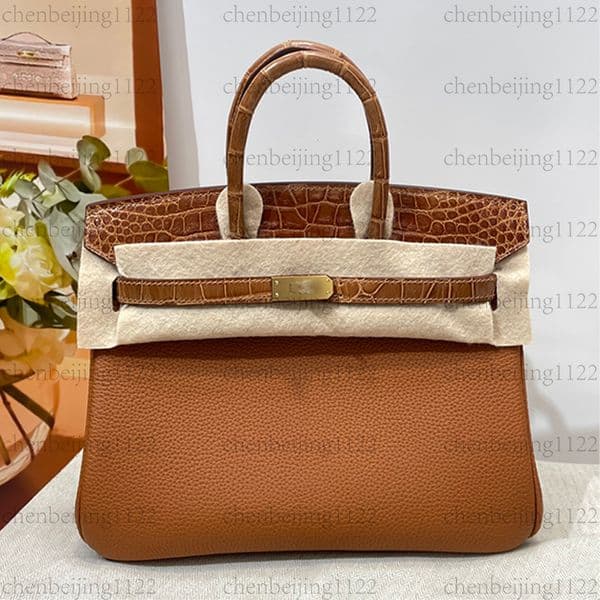 99A Top designer, meticulously crafted from natural high-quality leather, exquisitely designed with pure steel hardware. Handbags, crossbody bags, single-shoulder bag