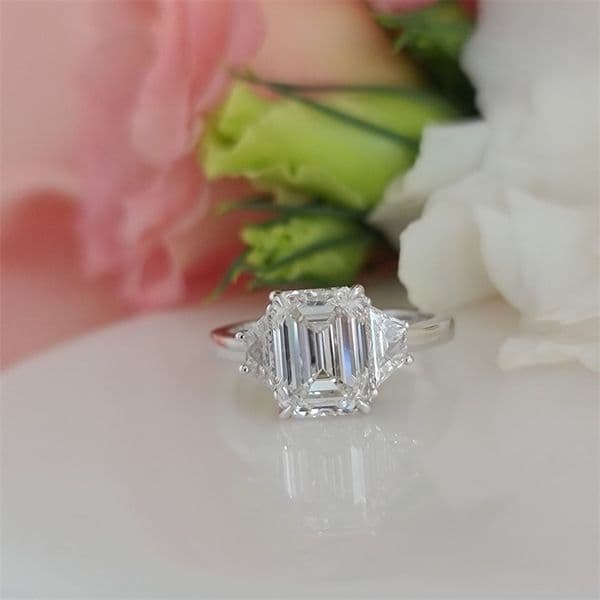 JY Jewelry 18K White Solid Gold IGI Certificate 3.0Ct Emerald Cut Lab Diamond With Trapeziod Three Stones Ring Solid Engagement Ring For Women E VS1 CVD Diamond