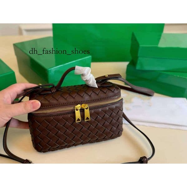 Luxury designer bags Woven Handheld Cosmetic Bag totes Underarm bag women Fashion shopping shoulder bag handbag coin purse crossbody messenger bag Envelope a28