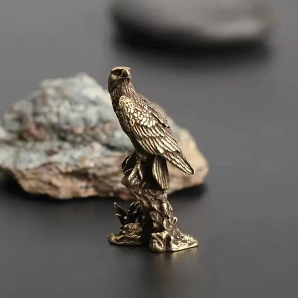 1pc Contemporary Handcrafted Bronze Eagle Sculpture, Modern Miniature Bird Statue, Tabletop Easter Decoration, Room Decor, Home
