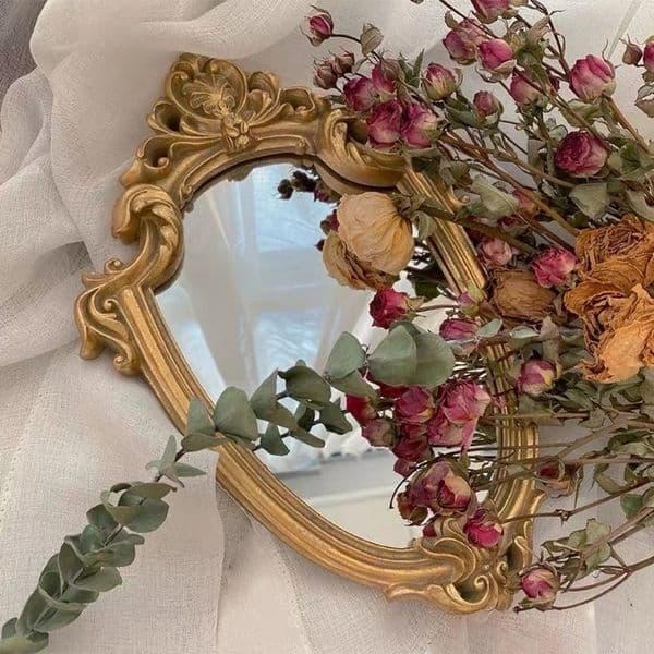 French Vintage Court Relief Mirror Bathroom Wall Hanging Makeup Mirror Travel Victorian Baroque Small Framed Makeup Mirror Resin