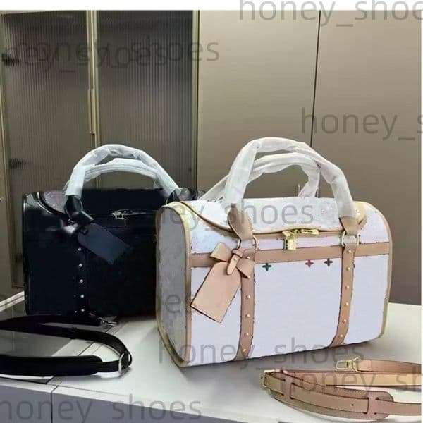 Cat Purse, Portable Pet Carrier, Sided Tote Carrier Small Animals, PU Leather Travel Bag Ideal for Shopping, Walking with Dog 11