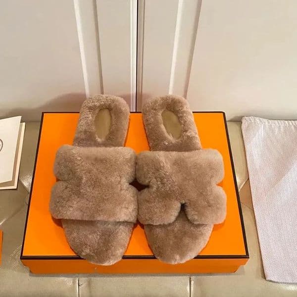 Luxury Designer Women Wool Slippers Flat Sheepskin Slides Warm Fluffy Furry Sandal Comfortable Autumn Winter Home Sandals Furs Slipper Factory footwear