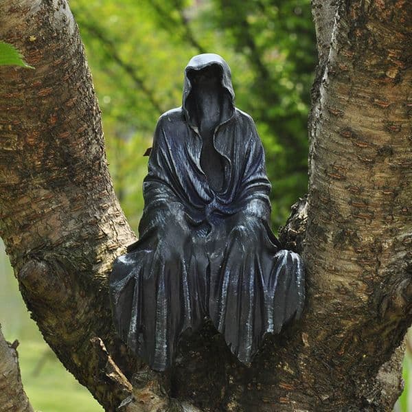 Desktop Gothic Sculpture Resin Scary Horror Ornament Grim Reaper Sitting Statue for Outdoor Garden Shelf Decor