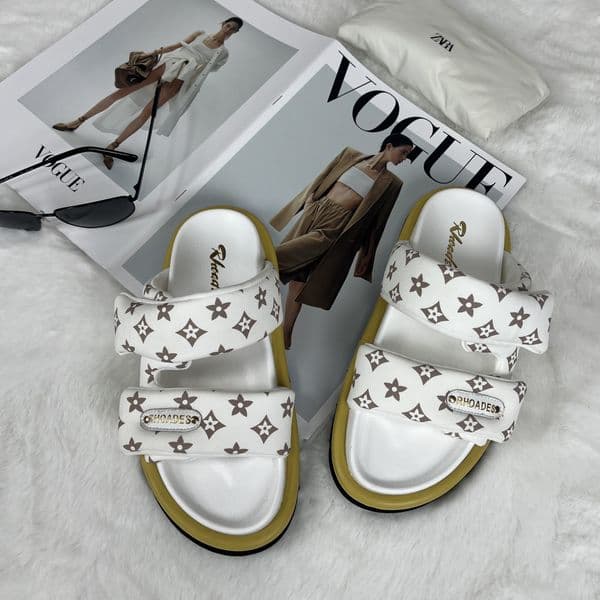2026 New style slippers summer beach Platform sandals with thick soles Versatile women's shoes