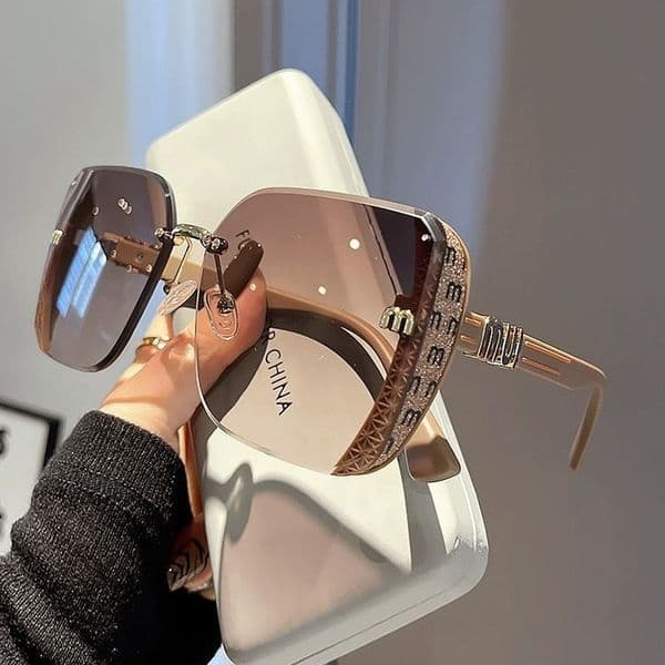Fashion Women Luxury Classic Retro women Sunglasses Designer Eyewear Bands Metal Frame Sun Glasses men Woman With gifts Box
