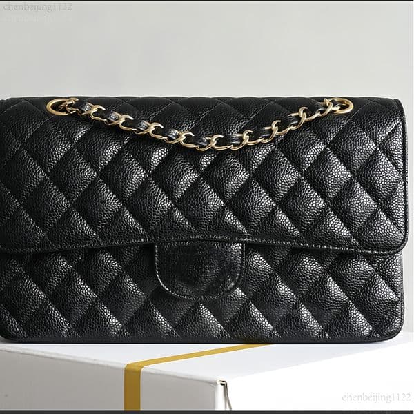 99A is crafted by top quality designers. It is made of imported sheepskin. Wearing it on your back will make you exude an unparalleled fashionable and casual charm.