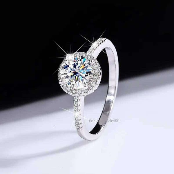 2025 Gorgeous Jewelry Wedding Rings Real 100% Sterling Sier Round Cut White Moissanite Dia Elegant Party Women Engagement Crown Ring Gift