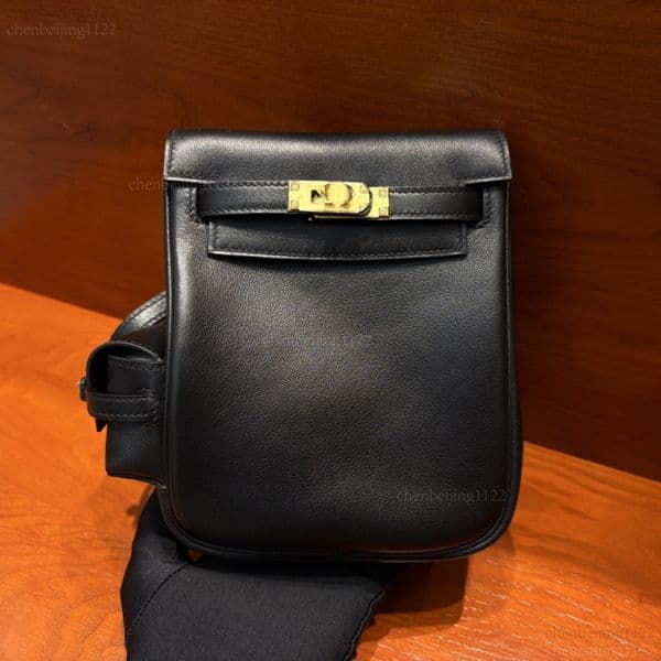 99A The top designer's backpack is made of imported cowhide and features exquisite hardware. It is a 17CM mini travel backpack that is custom-made by hand.