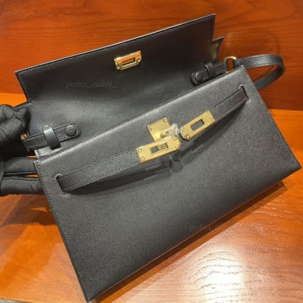 99A Customized with top-notch designer pure copper hardware. Available in various modes for single shoulder carrying or handbag use, it can meet diverse needs.