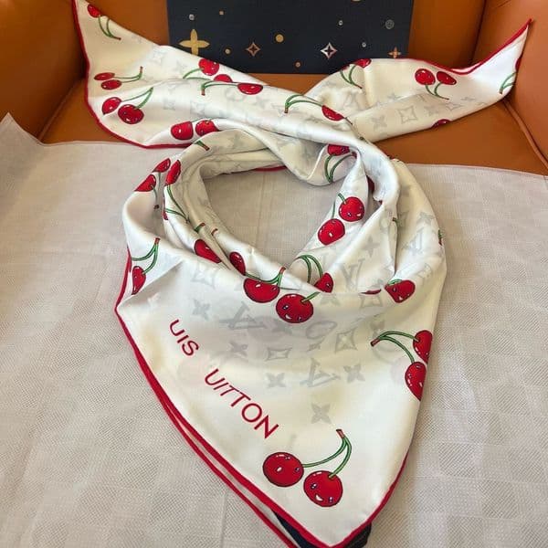 Designers Scarf for Women Silk Scarfs Cherry Print Charm Fashion Long Handle Bag Scarves Shoulder Tote Lage Ribbon Head Wraps 90X90cm
