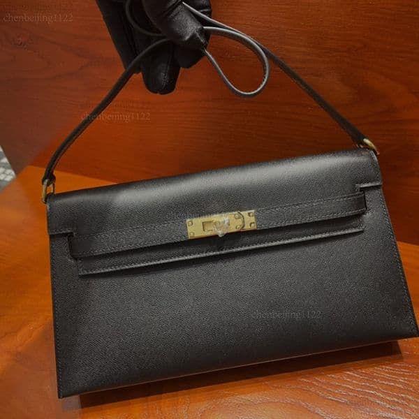 99A The 27cm shoulder bag designed by top designers has made its debut. It is an imported BOX product custom-made by hand, featuring a relaxed and fashionable style.