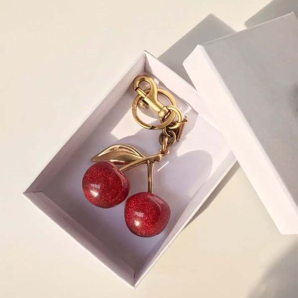 Charm Women Key Rings keychain Retro-Cool Cherry Motif In Glittery Resin Clip it To Favorite Bag Set of Keys For Refreshing Style key chain Lanyards