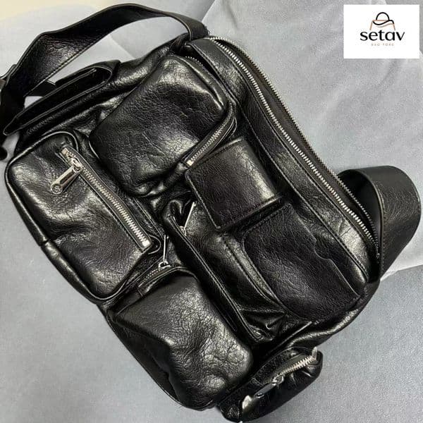 Dark Motorcycle Style Large-Capacity Shoulder Man 2025 Fashion Tote Casual Multi-Pocket Zipper Design Crossbody Bag PU Bagvoyage