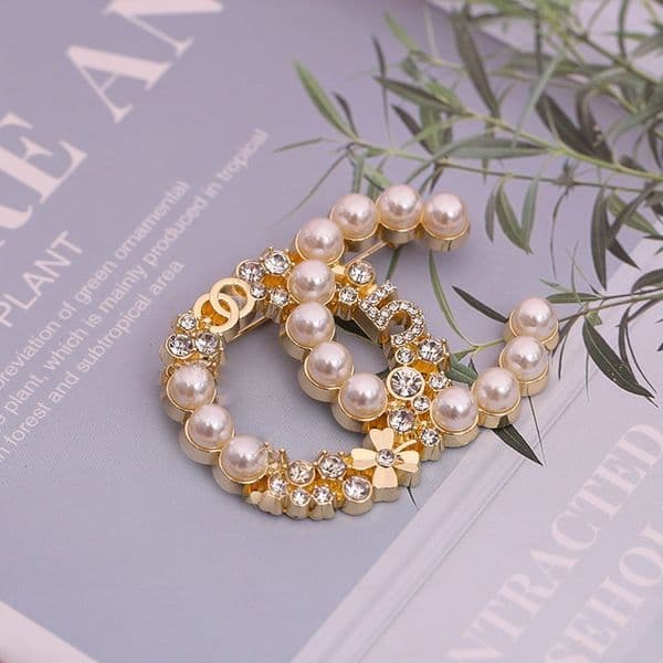 Women Designer Brooch Fashion Suits Pins Woman Jewelry Letter Diamond Pearl Brooches Letter Luxury Brooches