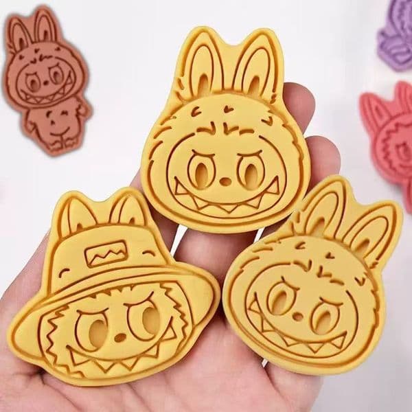 Labubu Labubu cartoon biscuit mold Cookie butter biscuit cutting creative peripheral three-dimensional baking tool