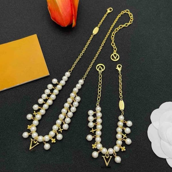 Designer Necklace Luxury Pendant Bracelet for Women Party Engagement Jewelry Pearl Choker Necklace Set Wedding Gift with Box