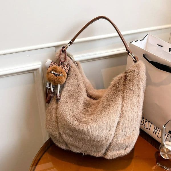Winter Versatile Commuting Shoulder Bags Women Large Capacity Furry Bucket Bag for Commute Texture and Simple Storage Bags 251104
