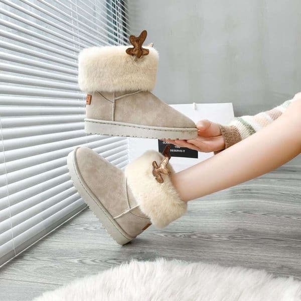 Snow Boots for Women, Short Tube, Winter 2025 New Fashion Versatile, Fleece-Lined, Thickened, Student Bread Cotton Shoes, Large Size Fluffy furry