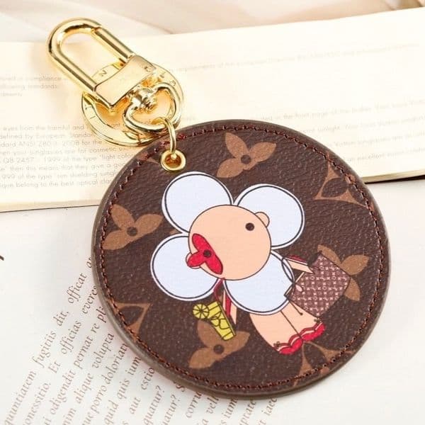 Cute and playful keychain Exquisite and luxurious Designer car keyring Suitable for both men and women Applicable for children and adults