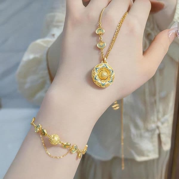 Gold - Toned Jewelry Set With Enamel Floral Motif And Retro Patterns Elegant Daily Traditional Jewelry Gifts For Her High - Quality And Cultural Accessory