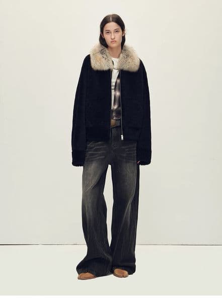 B091. Sophisticated Female Office Fashion Line with High-Quality Tactile Fabrics