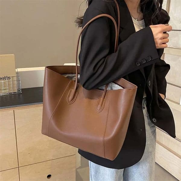 Designer Bag Leather Crescent Moon Shoulder Bag with Gold Chain Adjustable Crossbody Vintage Geometric Print Embossed Design Cream White Milk Luxury Bag 002