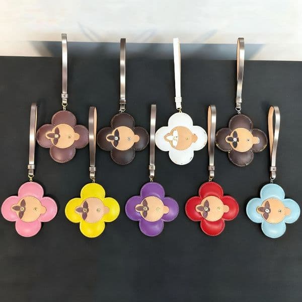 Luxury Designer Keychain Bag Charm Genuine Leather Brand Classic Letter Print Key Rings Men's and Women's Keychain Sunflower Pendant High-quality Gifts