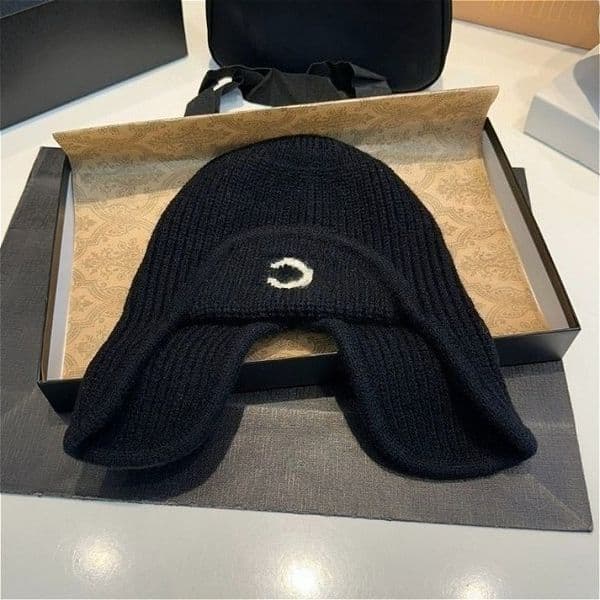 Designer Knitted Hat Ear Muffs Hat Designer Letter Beanie Hat Mens Hat Fashionable Woman Winter Warm Wool Hat High Quality Couple Style