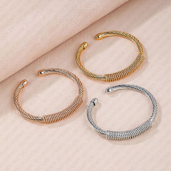 Designer Bracelet for Women Three Piece Luxury Gold Bracelets Vintage Open Bangle Set Retro Elegant Bangles Luxury Jewlery Designer for Women
