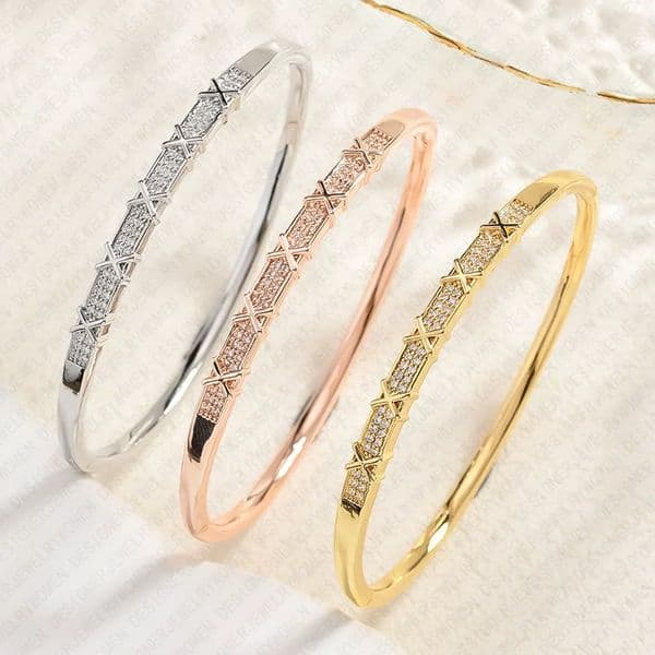 Designer Bracelet Bracelet for Women Full Pave Bangle Diamond Bangles Letter Open Bangles Luxury Jewlery Designer for Women Elegant Timeless Sparkling Gift