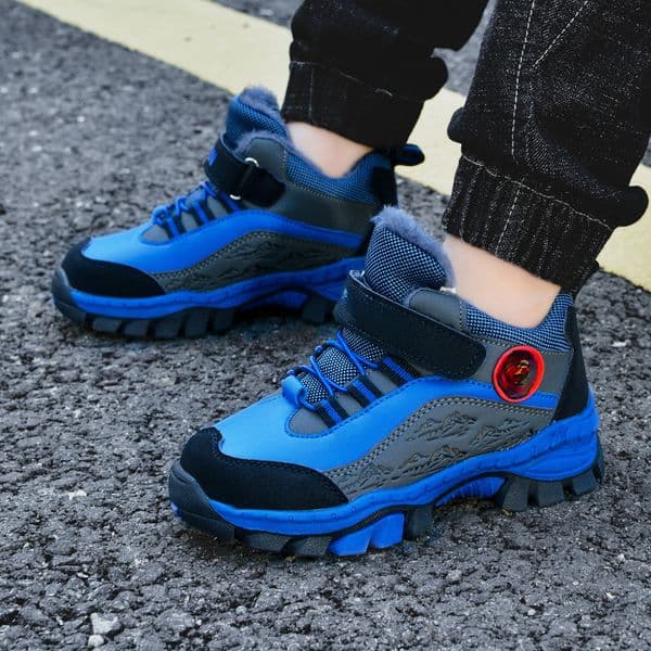 Winter luminous shoes, new thickened fashionable trendy shoes, waterproof and anti slip cotton sports shoes, casual children's shoes