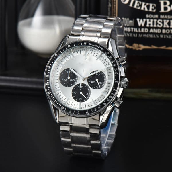 New Fashion Men's Watch Quartz Sport Watch Luxury Calendar Waterproof Sport Steel Band OM9085
