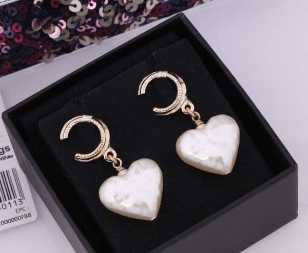 2025 Luxury quality drop earring with white pearl design and heart shape women wedding jewelry gift have box PS3138A