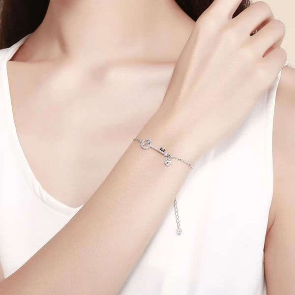 Charm Bracelets DHcollections Fashion Bracelet Romantic Love Shape Lock Sier Adjustable CZ Womens Jewelry