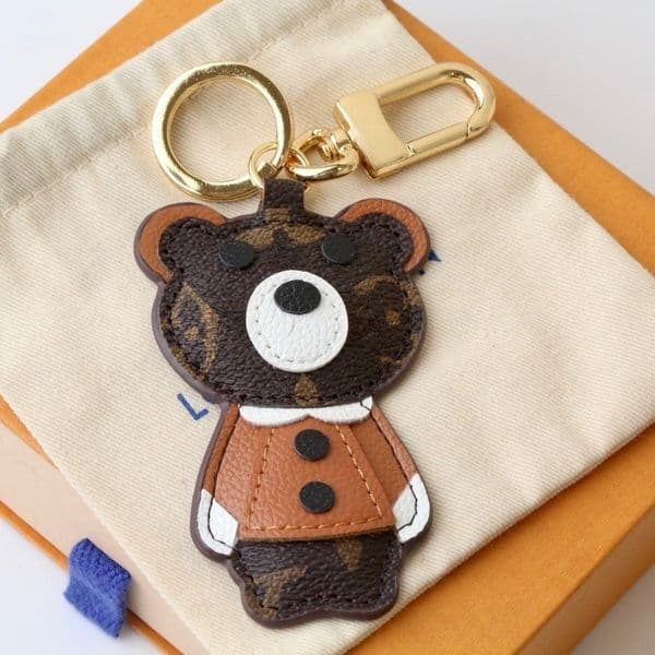 Unisex Key Chain Fashion Designer Keychain Classic Flowers Leather Keyrings for Women Llaveros Mens Luxury Bag Charm Keychains