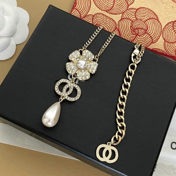 Designer Necklaces White Pearl Bead Necklace Women Crystal Heart Pendant Girl Jewelry Necklace Party Wedding Gift