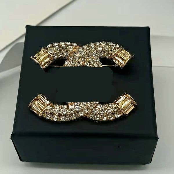 Luxury Letter Brand Designer Brooches Fashion Pin Pearl Brooches Crystal Jewelry Accessorie Wedding Party Gift