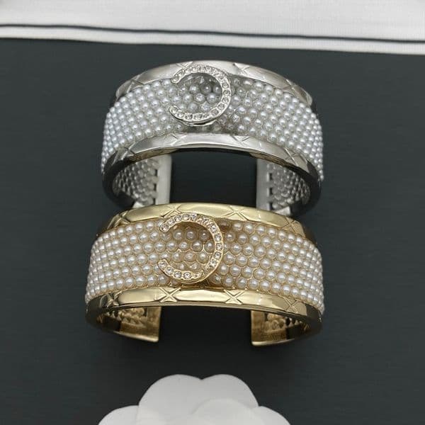 Vintage Pearl Bangle New Designer Women's Bracelet Classic Brand Wide Bangle Elegant and Versatile Bracelet Open Bangle High-quality Holiday Gift