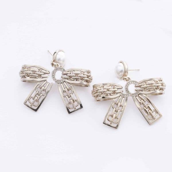 2026 Luxury quality charm drop earring with hollow design and white shell beads in 18k gold plated have stamp PS6113B