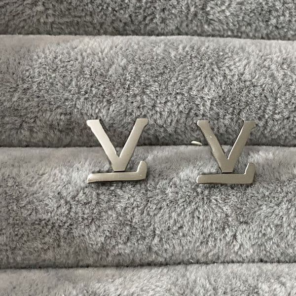 Luxury Designer Earrings Studs Simple Style V Letter Silver Color Earrings Titanium Steel Fashion Earrings For Women Wholesale