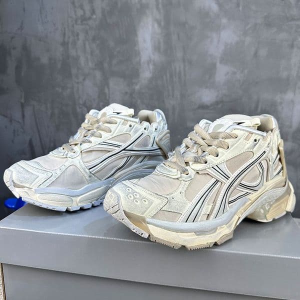 WOMENS MENS RUNNER TRAINERS IN WHITE BEIGE GREY BLUE designer casual shoes luxury couple sneakers anti slip wear resistant rubber soles lace up sports shoes