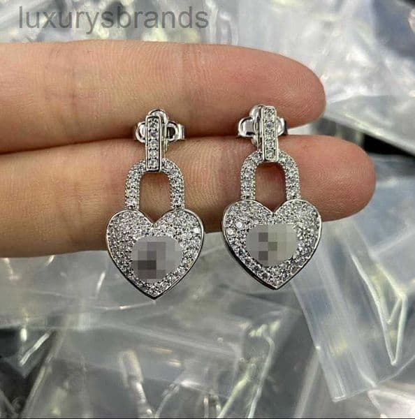 New designed women Silver Dangle love Earring V Letter with Diamonds Brass 18K Gold plating ladies Earrings studs Designer Jewelry LE-1w