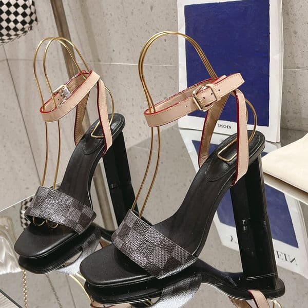 luxury Women's Silhouette Sandal Designer Perforated patent calf leather buckle strap Signature details Monogram Flower heel Sandals Summer Chunky High Sandals