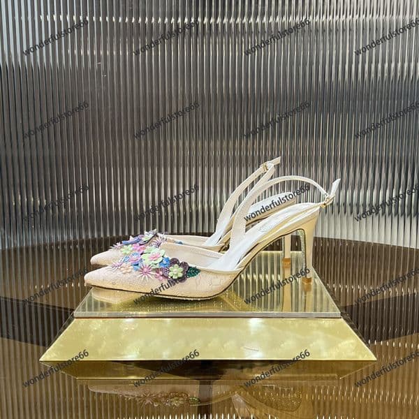 High-end fashion designer heels Fashionable metallic letter heels