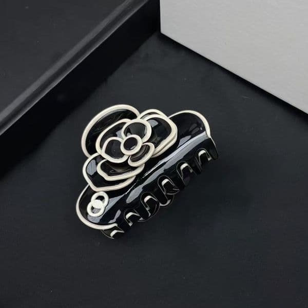 White Black Large Hair Claws Elegant Designer Hairpins Barrette Crab Hair Clips Headwear for Women Girls Hair Accessories