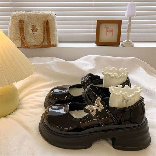 Ddmyoutdoor White Pearl Small Leather For Women Summer Shallow Mouth Versatile College Style Thick Sole Round Toe JK Mary Jane Shoes Outdoor Shoes