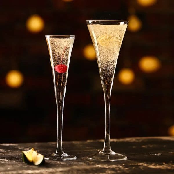 Wine Glasses INS Vshape Wedding Champagne Coupes Trumpet Shape Cocktail Glass For Bar Home Used Blend Martini Cup Rum Sparkling Wine ZZ